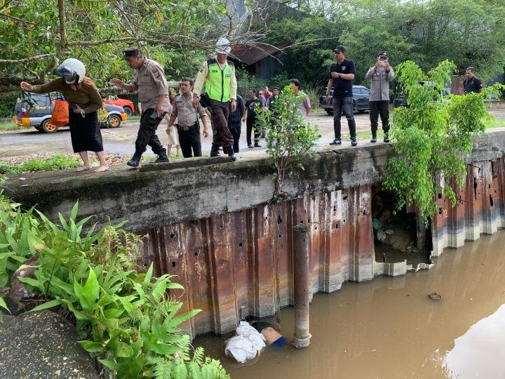 Usai Bertengkar dengan Istri, Pria Ini Ditemukan Tewas Mengapung di Sungai Siak